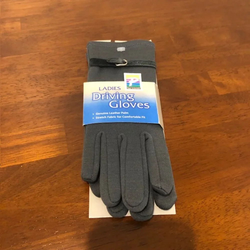 Ladies Driving Gloves Size SM NWT.